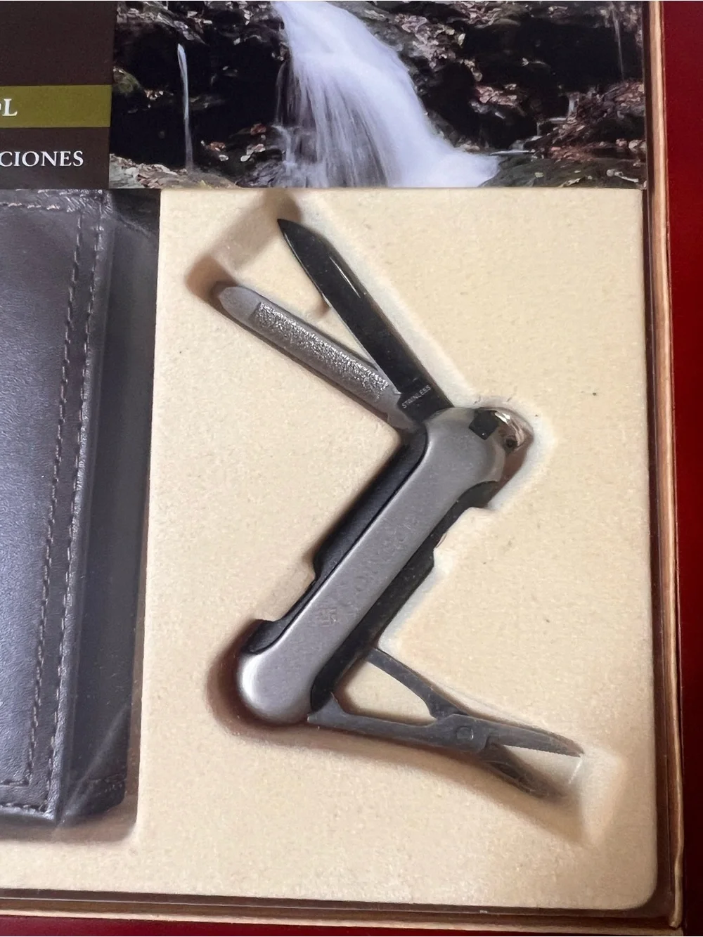 Columbia Men’s Dark Brown Leather Wallet and Multi-Tool Gift Set